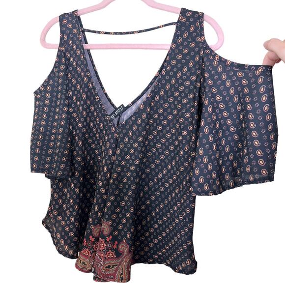Design Lab Lord & Taylor paisley cold shoulder flowy shirt XS NWOT - Picture 2 of 4